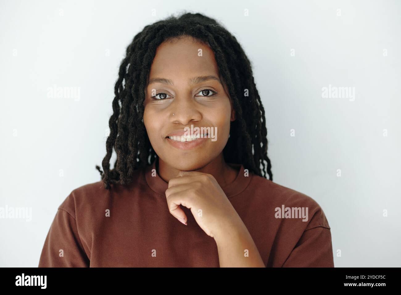 Young woman resting chin on hand hi-res stock photography and images ...
