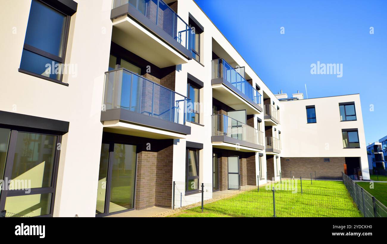 View of Electric Luxury Modular Kitchen Cabinet Full Set with Solid Wood ...