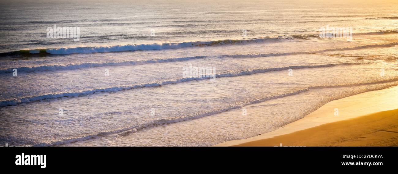Beautiful sunset on ocean view hi-res stock photography and images - Alamy