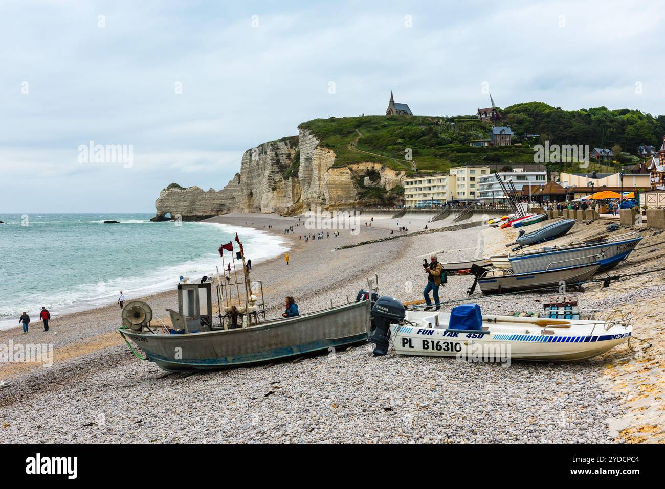 View of the beach and fishing boats in Etretat Stock Photo - Alamy