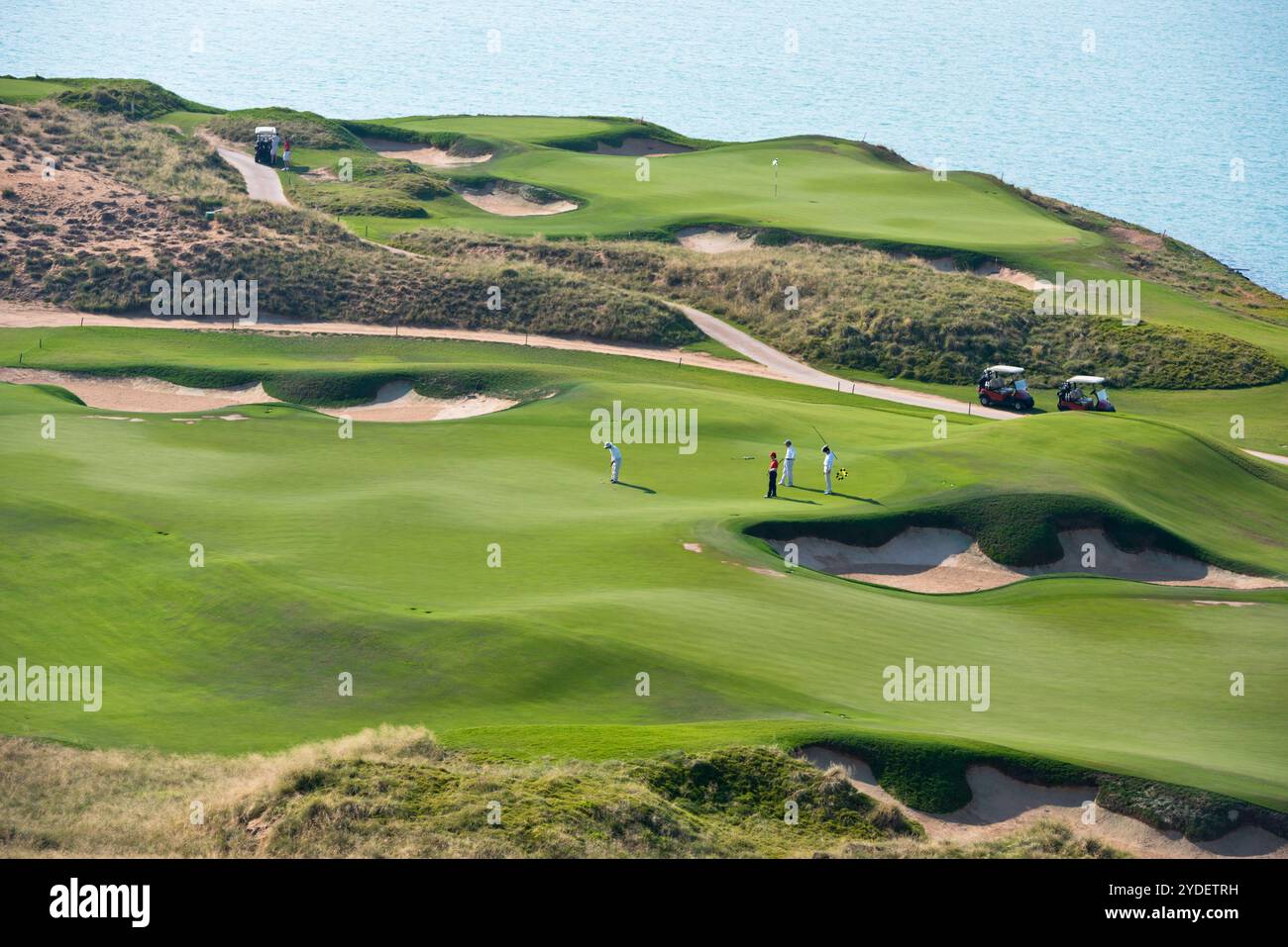 Golfing scenery hi-res stock photography and images - Alamy