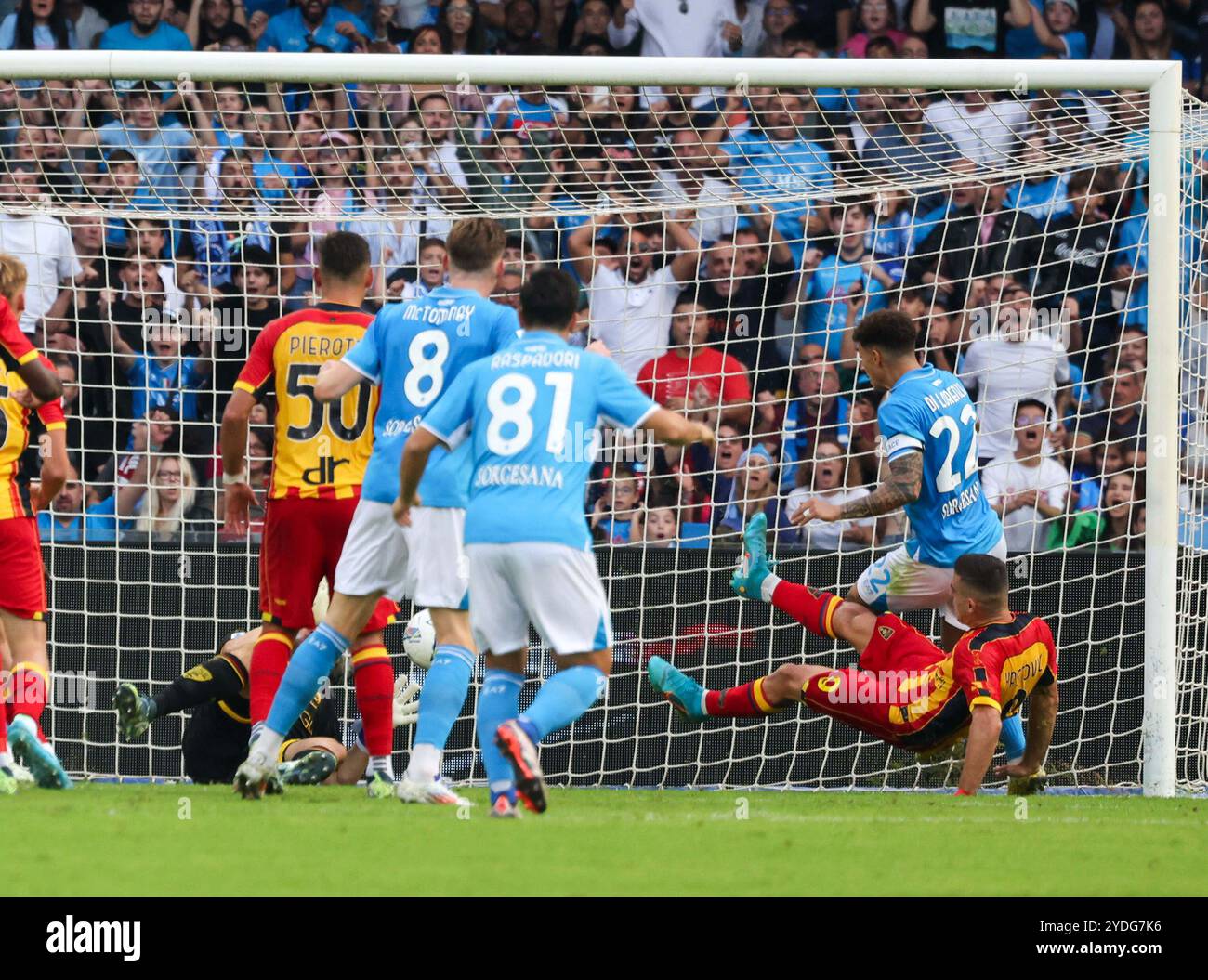 Diego maradona napoli goal hi-res stock photography and images 