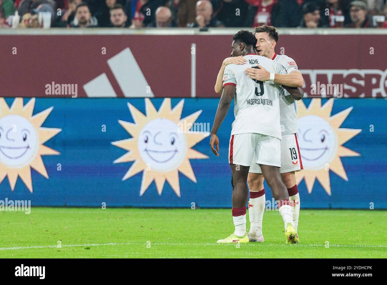 Jubel zum 2:4 durch Daniel Hanslik (1. FC Kaiserslautern, 19) 2. Fussball Bundesliga, Fortuna D?sseldorf 1895 - 1. FC Kaiserslautern, D?sseldorf, Merkur Spiel-Arena am 26.10.2024 DFL REGULATIONS PROHIBIT ANY USE OF PHOTOGRAPHS AS IMAGE SEQUENCES AND/OR QUASI-VIDEO. Stock Photo