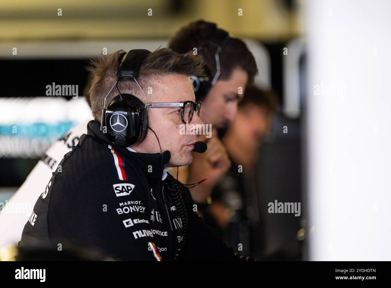 Peter Bono Bonnington (Mercedes AMG Petronas Formula One Team, Renningenieur) in der Box, MEX, Formel 1 Weltmeisterschaft, Grand Prix von Mexiko City, Autodromo Hermanos Rodriguez, Freies Training, 26.10.2024  Foto: Eibner-Pressefoto/Michael Memmler Stock Photo