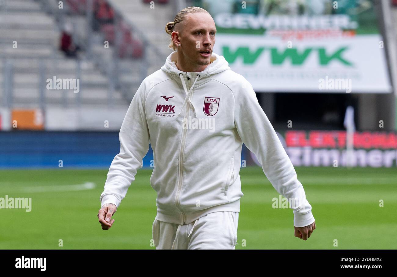 Mwolf Marius Wolf (FC Augsburg, #11) bei der Platzbesichtigung / Portrait ...