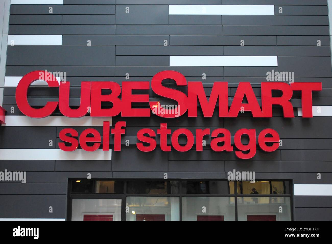 Cubesmart Stock Cubesmart storage hi-res stock photography and images - Alamy