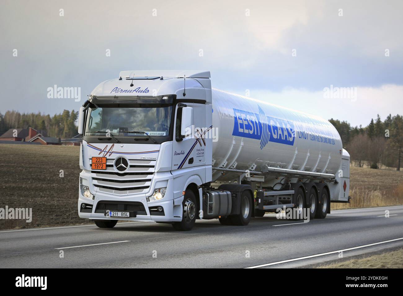 Mercedes benz truck tanker hi-res stock photography and Mercedes benz truck tanker hi-res stock photography and