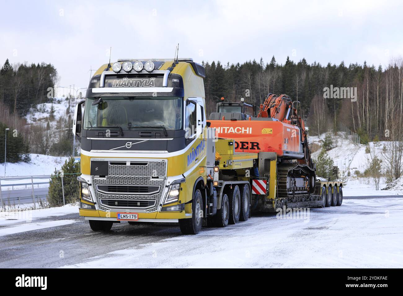 Truck bed with snow hi-res stock photography and images - Alamy