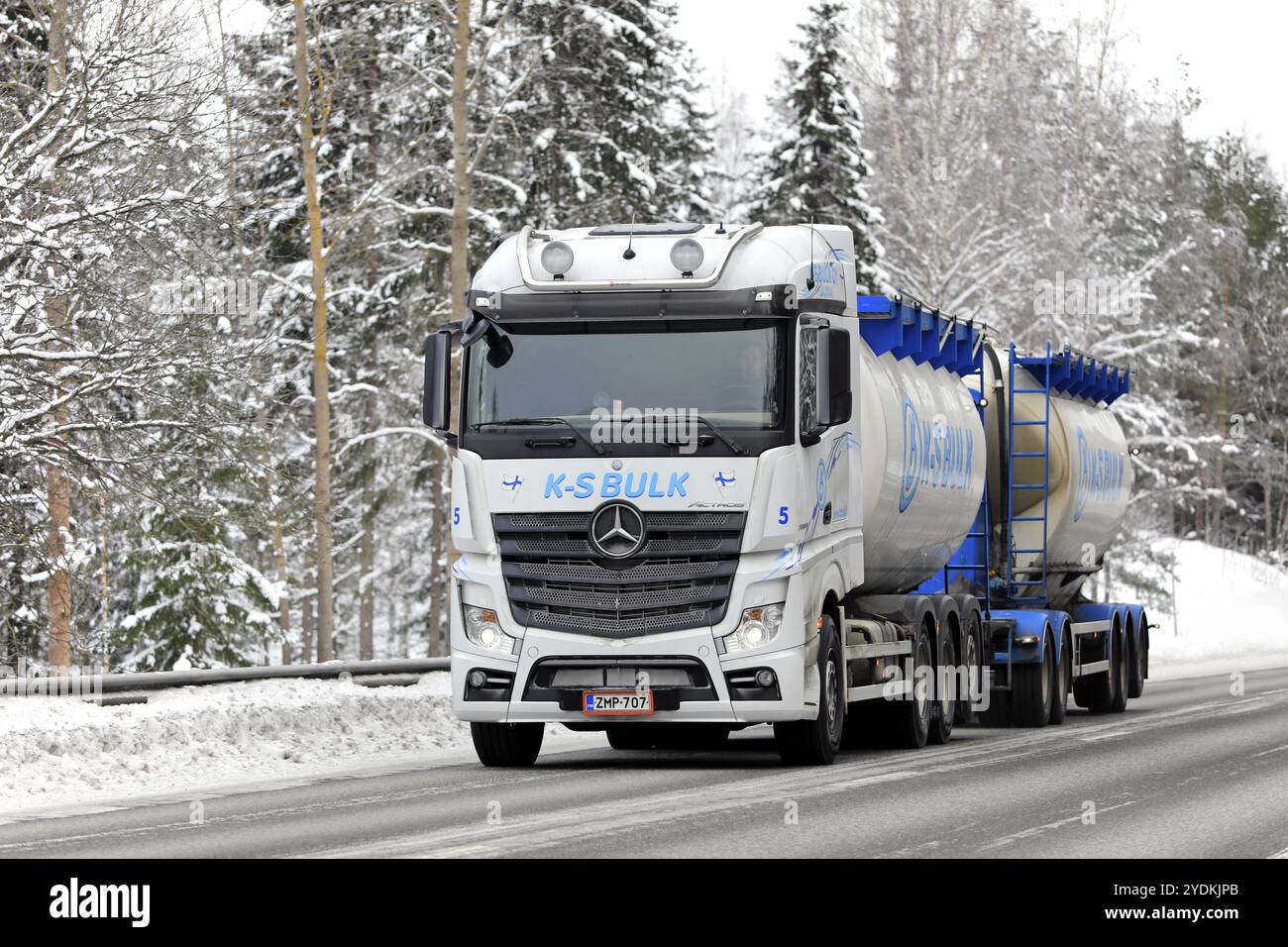 Mercedes benz truck tanker hi-res stock photography and Mercedes benz truck tanker hi-res stock photography and