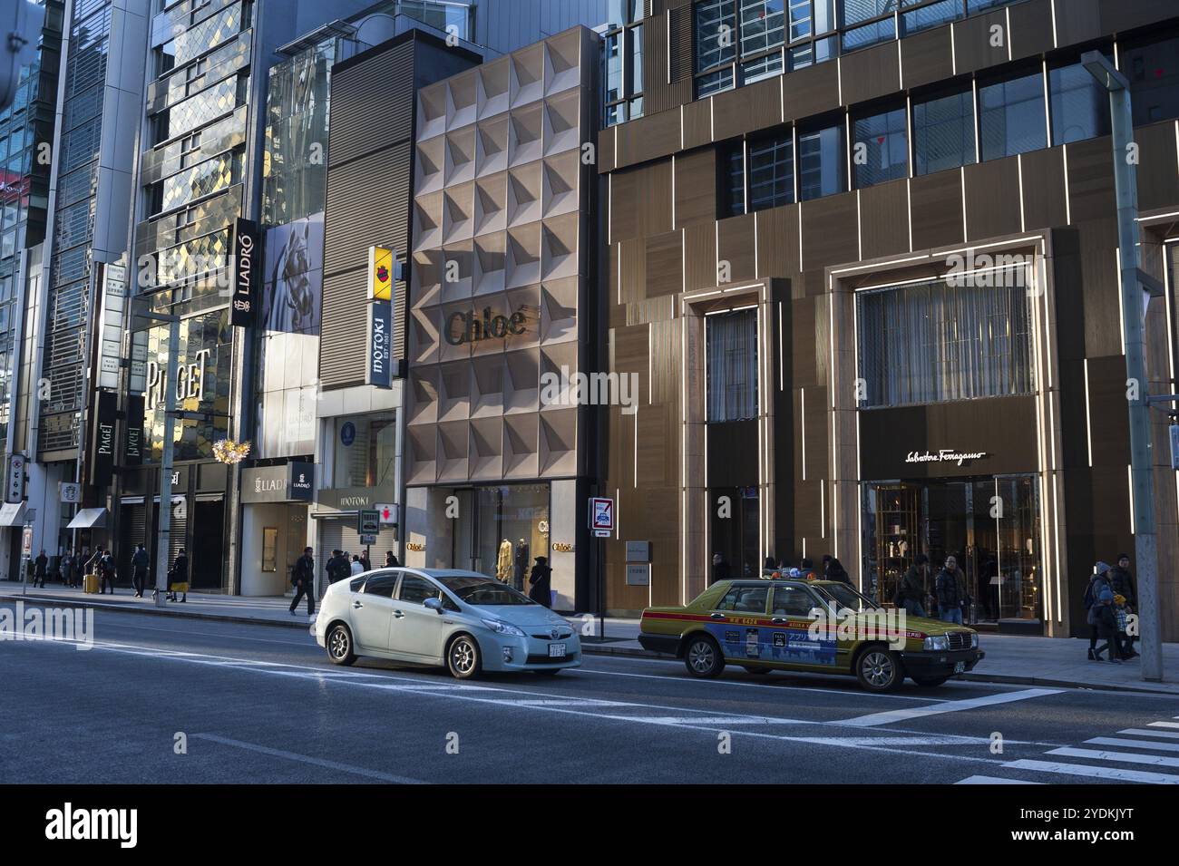 Chuo dori shopping street in ginza hi-res stock photography and images ...