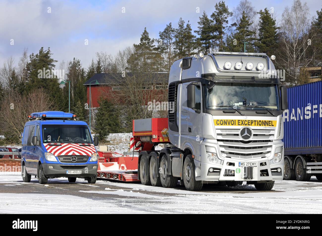 Abnormal loads hi-res stock photography and images - Alamy