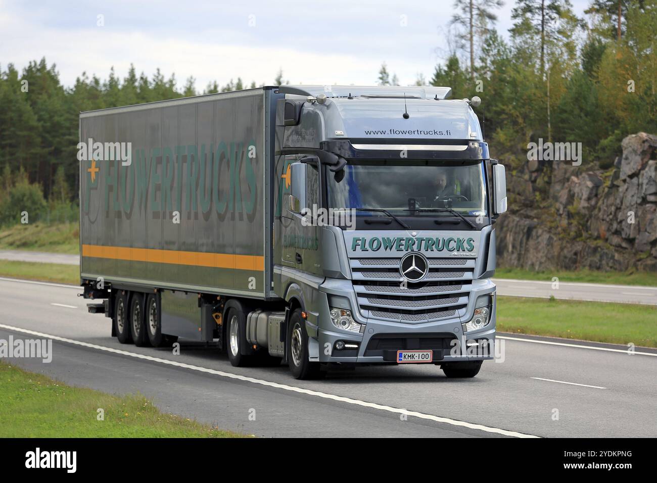paimio-finland-september-18-2016-mercedes-benz-actros-flowertrucks
