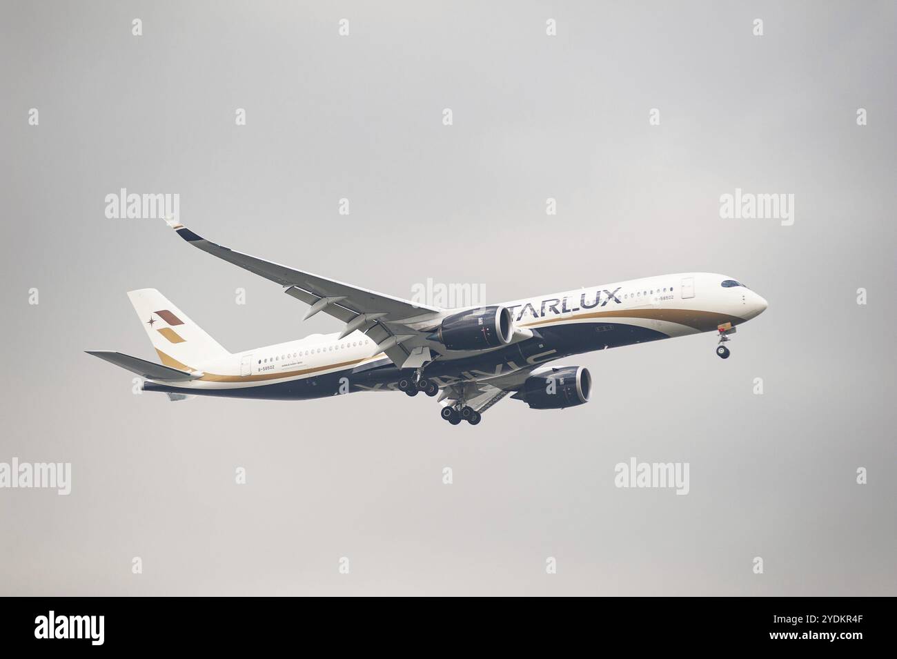 Starlux a350 900 hi-res stock photography and images - Alamy