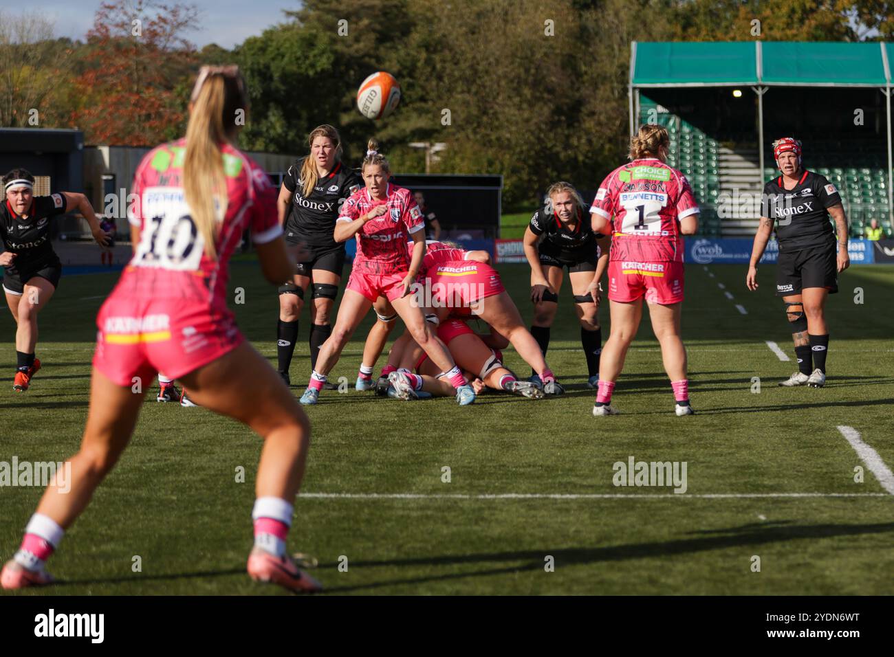 London, UK. 27th Oct, 2024. Natasha ‘Mo' Hunt (Co-captain) passes the ball to Millie Hyett during the Saracens Women v Gloucester-Hartpury Women match at StoneX Stadium for Round 4 of the Premiership Women's Rugby 2024/25 season. UK © ️ Credit: Elsie Kibue/Alamy Live News Stock Photo