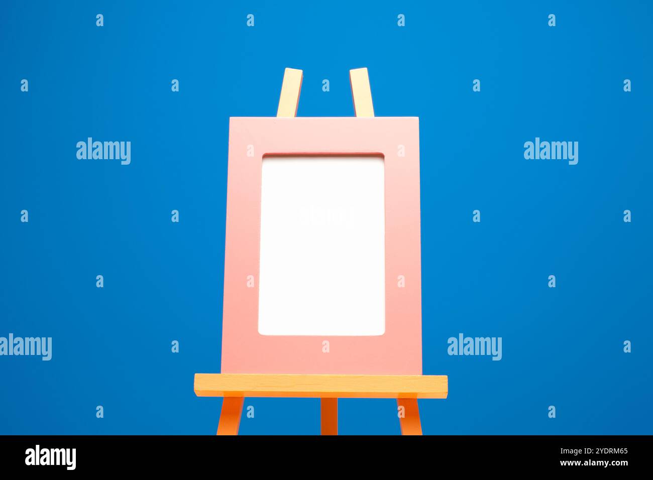 Easel stand hi-res stock photography and images - Alamy