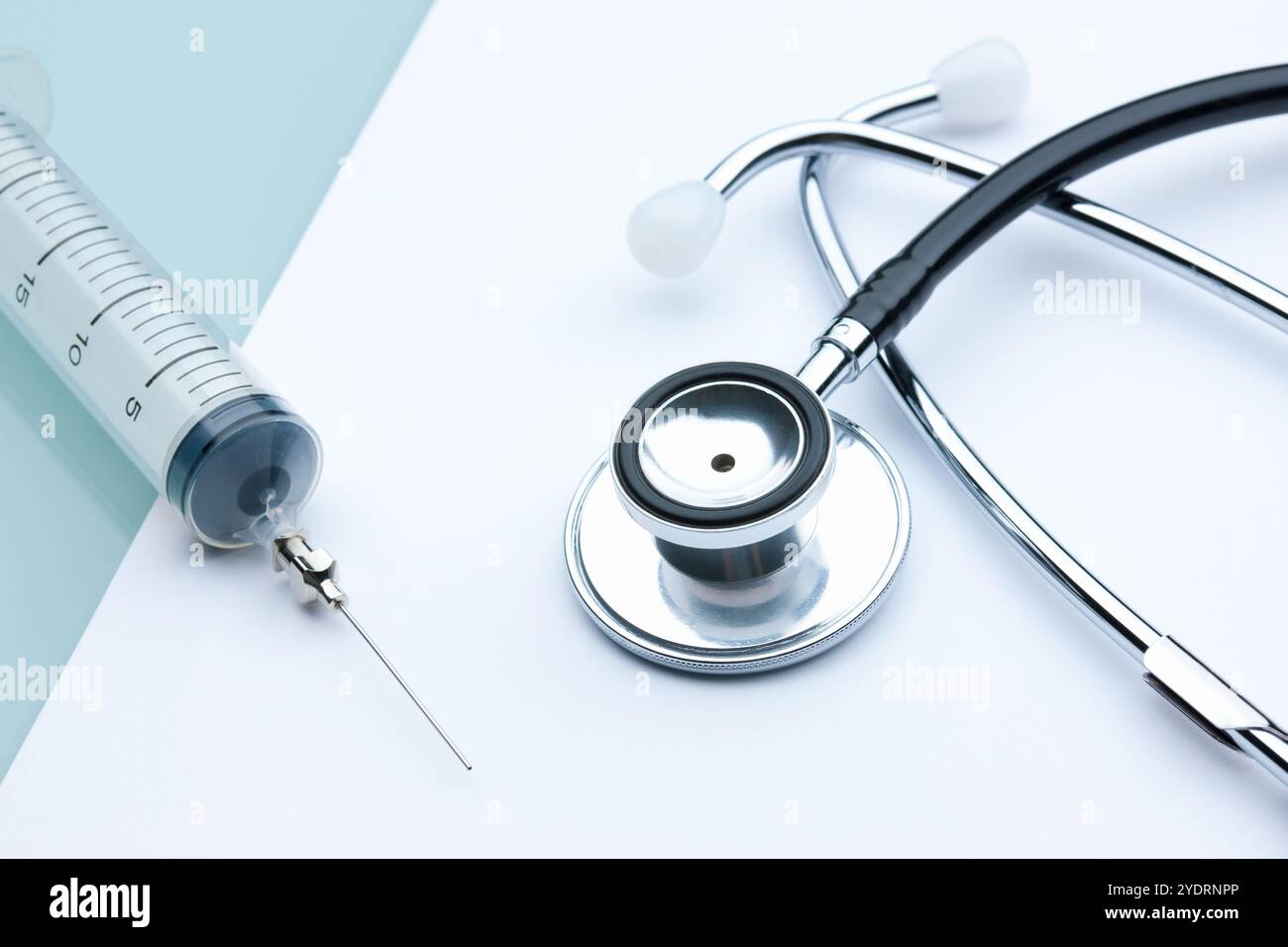Stethoscope and syringe Stock Photo - Alamy