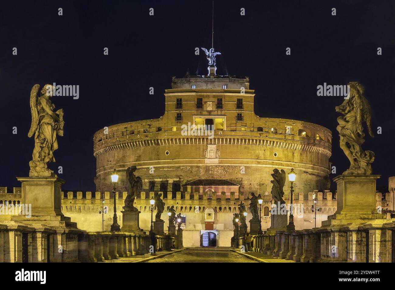 Building Angel Rome Angel statues on mausoleum hi-res stock photography and images - Alamy