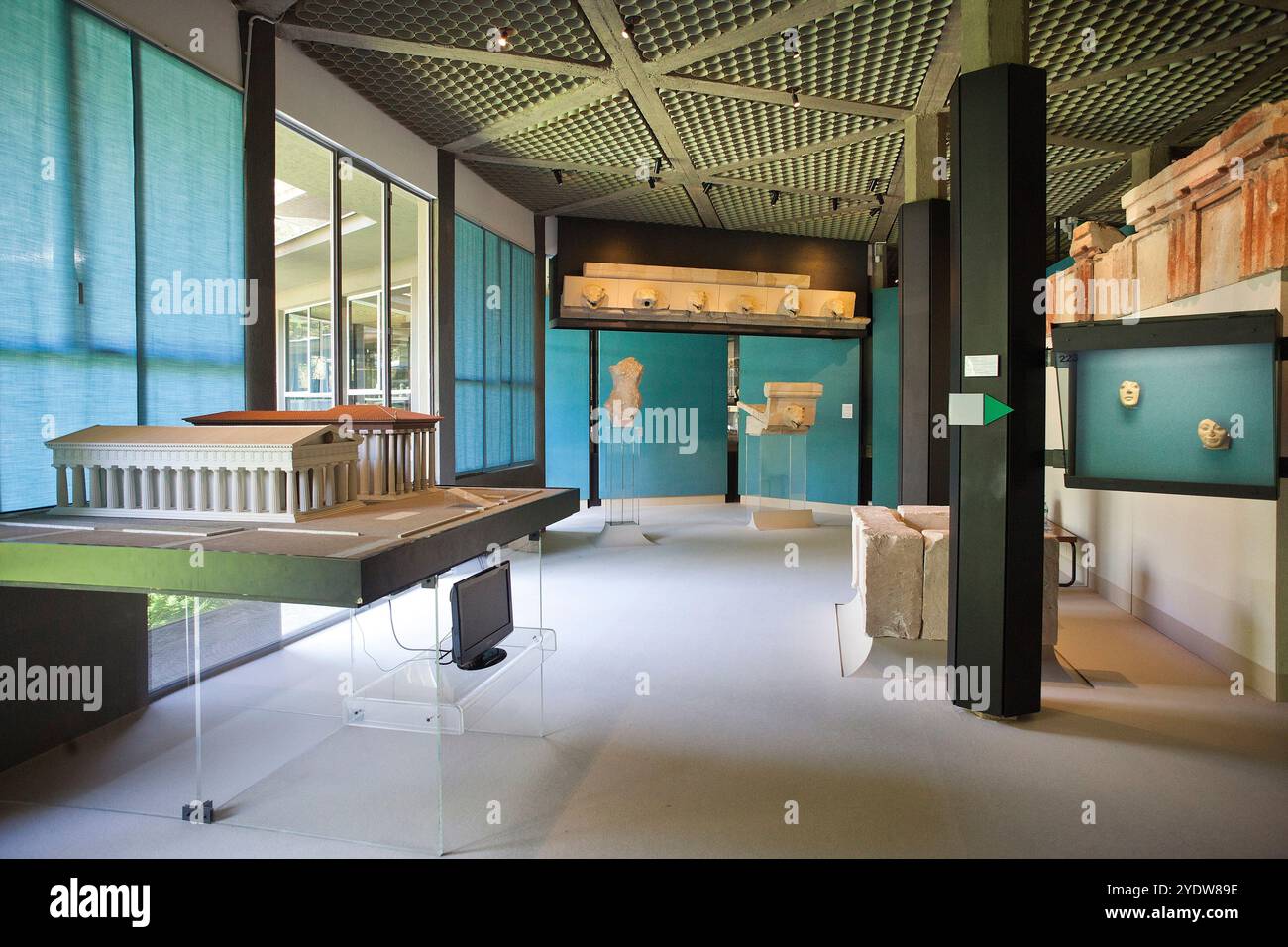 Archaeological displays hi-res stock photography and images - Alamy