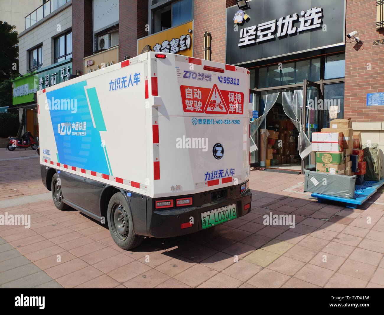 Delivery courier china hi-res stock photography and images - Page 3 - Alamy