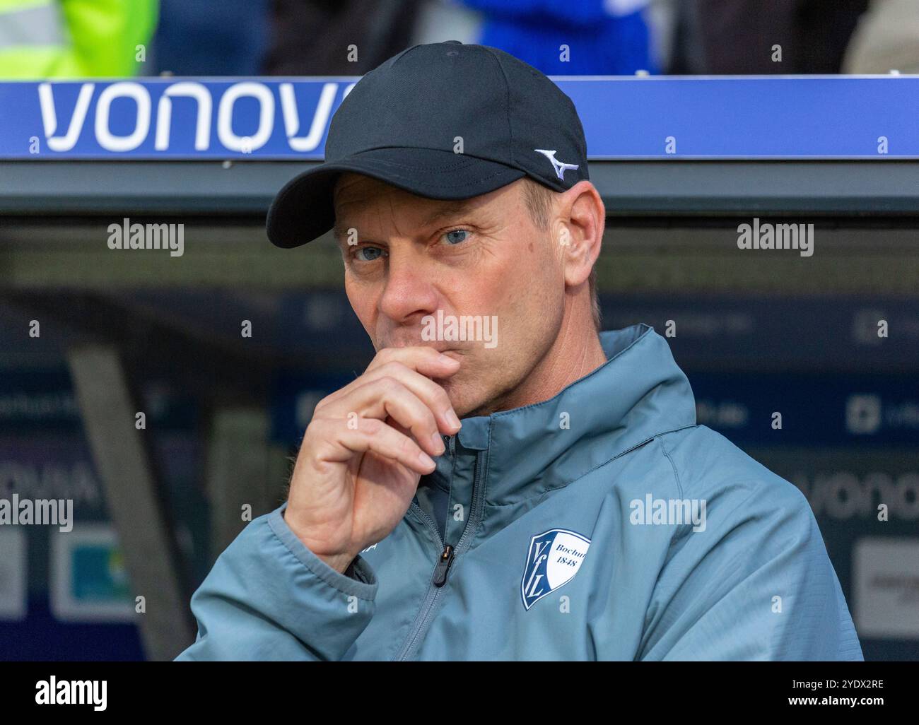 sports, football, Bundesliga, 2024/2025, VfL Bochum vs. FC Bayern Muenchen 0-5, Vonovia Ruhr Stadium, head coach Markus Feldhoff (BO), DFL REGULATIONS PROHIBIT ANY USE OF PHOTOGRAPHS AS IMAGE SEQUENCES AND/OR QUASI-VIDEO Stock Photo