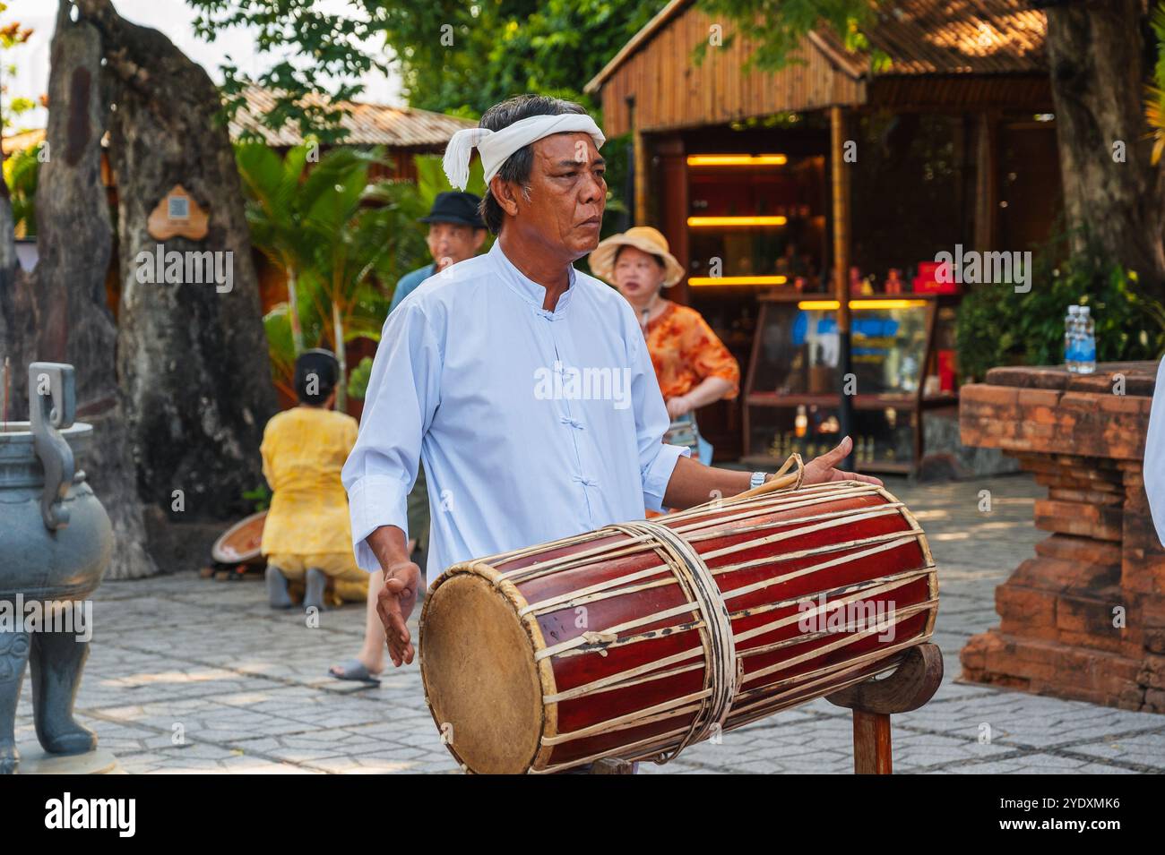 Vietnam tet celebration drum hi-res stock photography and images - Alamy