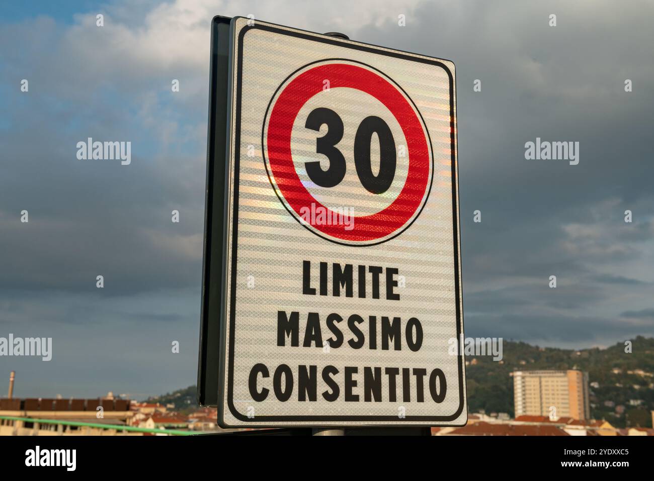 30 km/h speed limit is a road safety measure designed to reduce the risk of accidents, in highly residential urban areas, limited traffic zones and ne Stock Photo