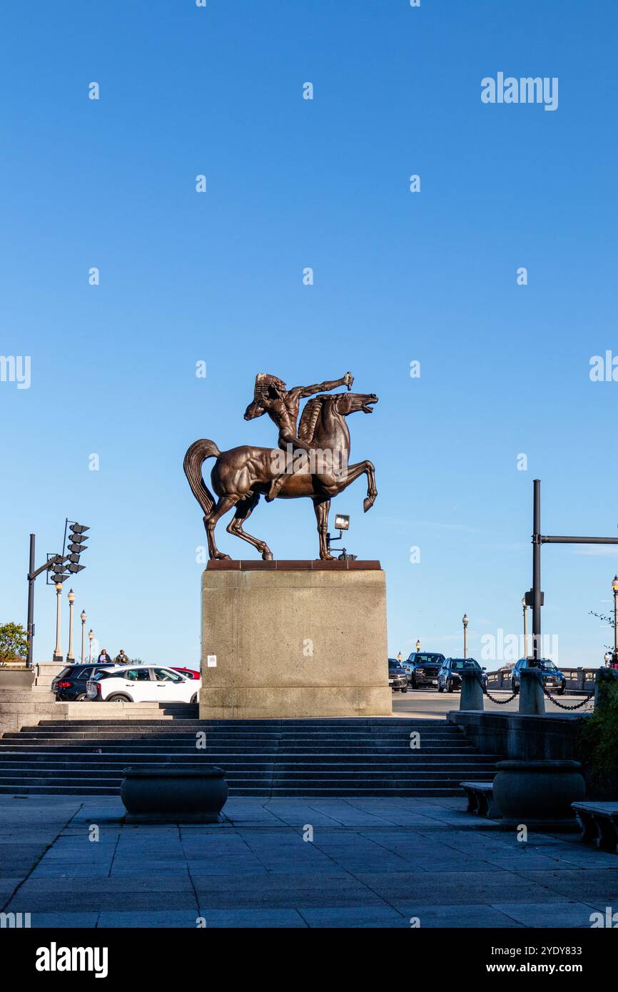 Bowman sculpture hi-res stock photography and images - Alamy