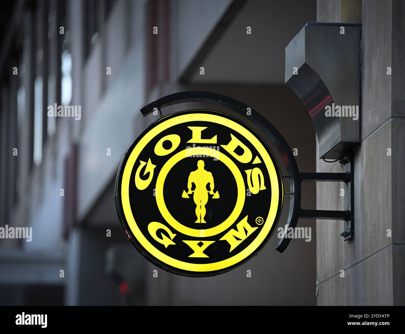Golds gym sign hi-res stock photography and images - Alamy