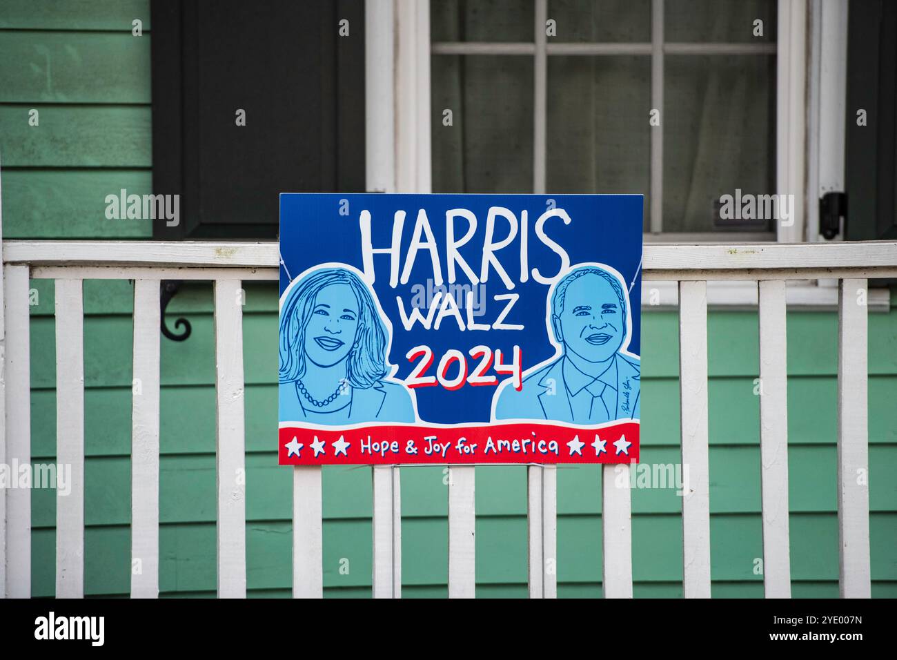 Savannah, Georgia, 2024 Kamala D. Harris political signs that are displayed by people in their homes and front yard. ©Paul Todd/OUTSIDEIMAGES.COM OUTS Stock Photo