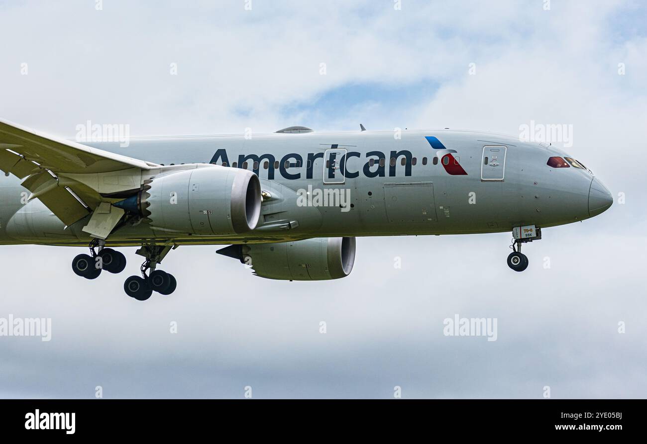 American airlines boeing 787 8 dreamliner hi-res stock photography