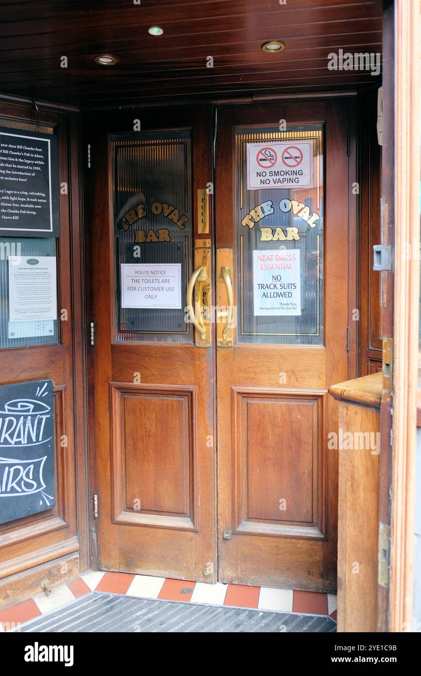 Front door to The Oval Bar, an Irish pub on Middle Abbey Street in the heart of Dublin City, local landmark established in 1820. Stock Photo