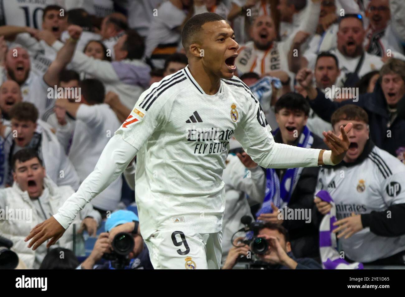 Real madrid 0 4 fc barcelona hi-res stock photography and images - Alamy