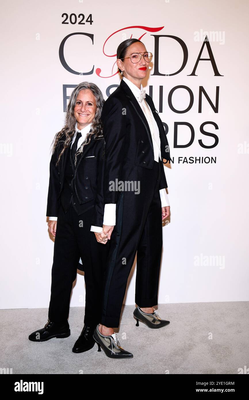 New York, USA. 28th Oct, 2024. Cass Bird and Jenna Lyons walking on the