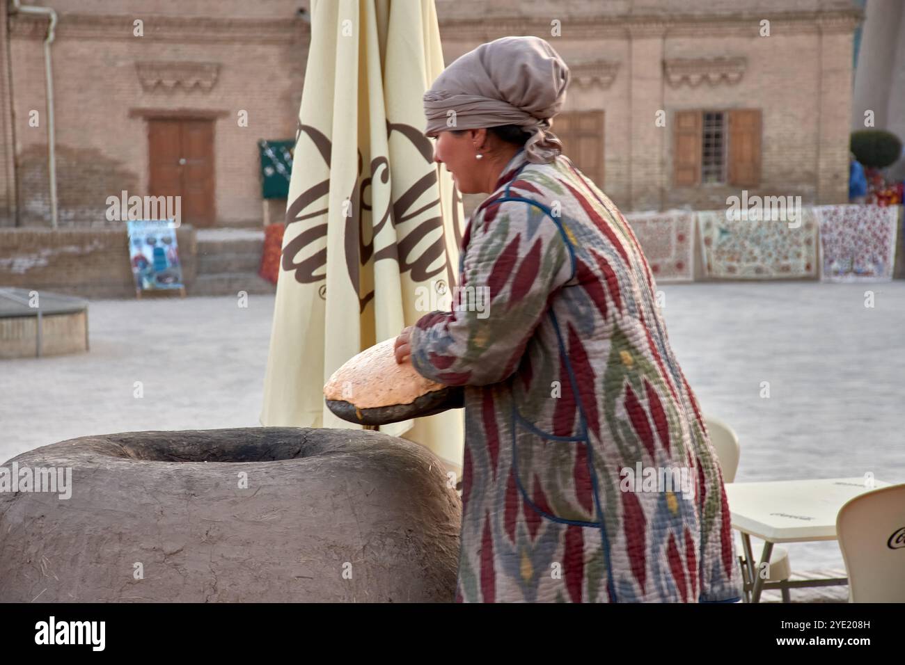 Медбике костюміндегі екі қызбен секс