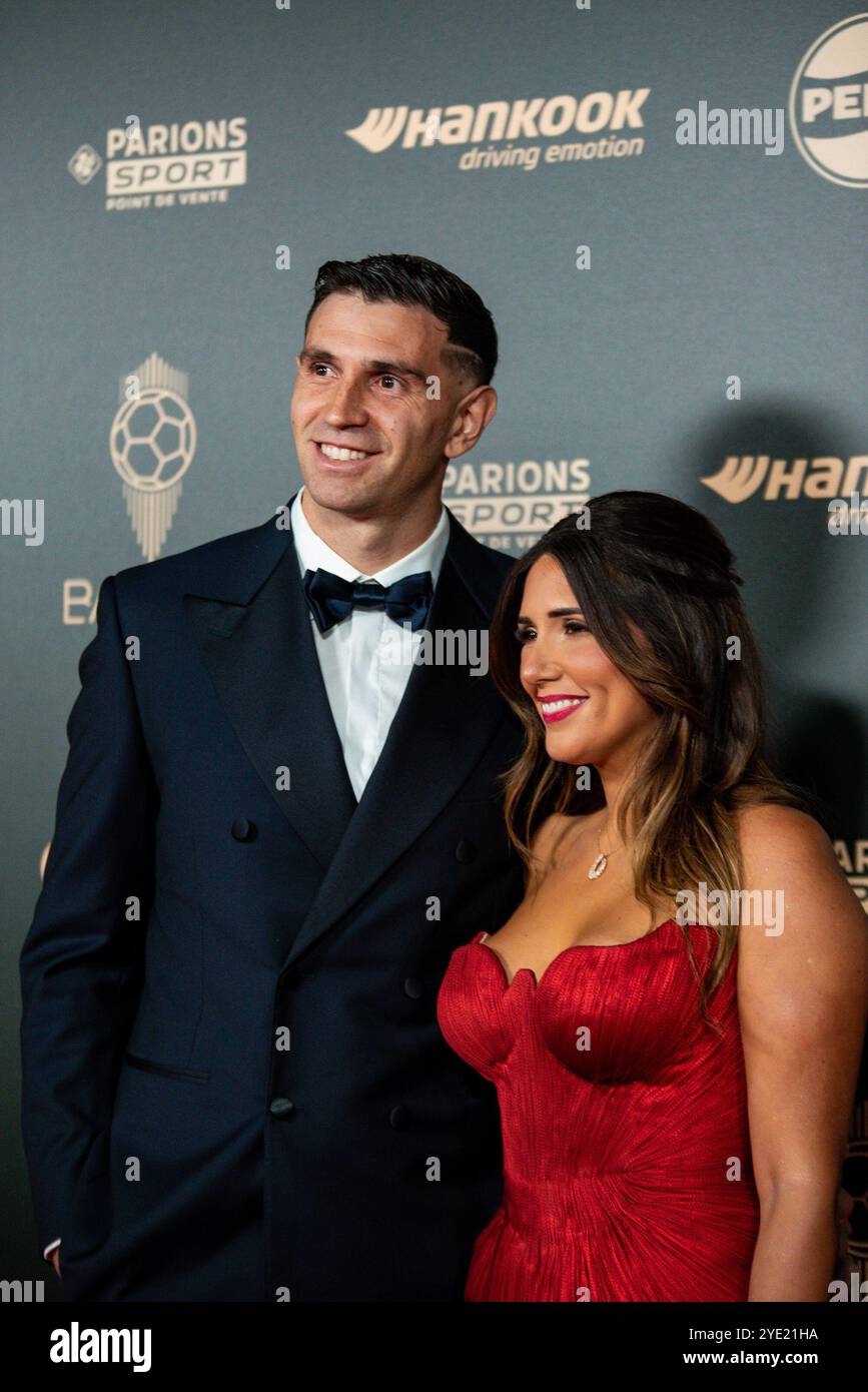 Emiliano Martinez and his wife Mandinha Martinez during the red carpet ...