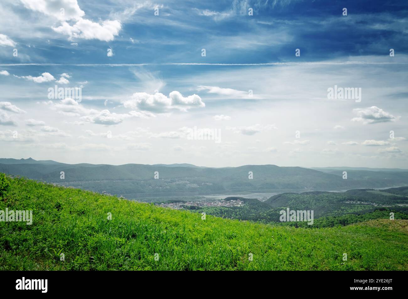 Blue sky rural landscape hi-res stock photography and images - Alamy