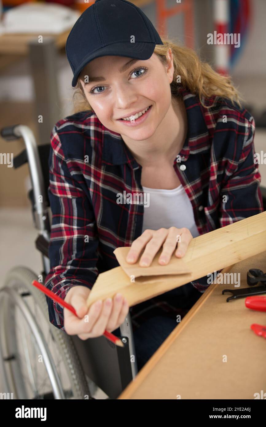 disable female carpenter using a saw Stock Photo