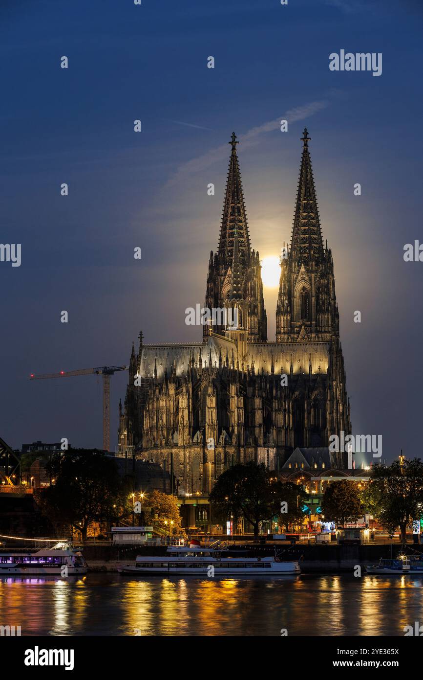 Supermoon Full Moon On September 18 2024 Behind Cologne Cathedral