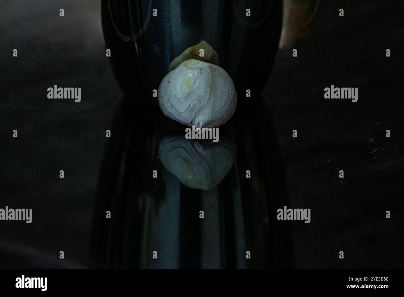 Close up onion texture skin hi-res stock photography and images - Alamy