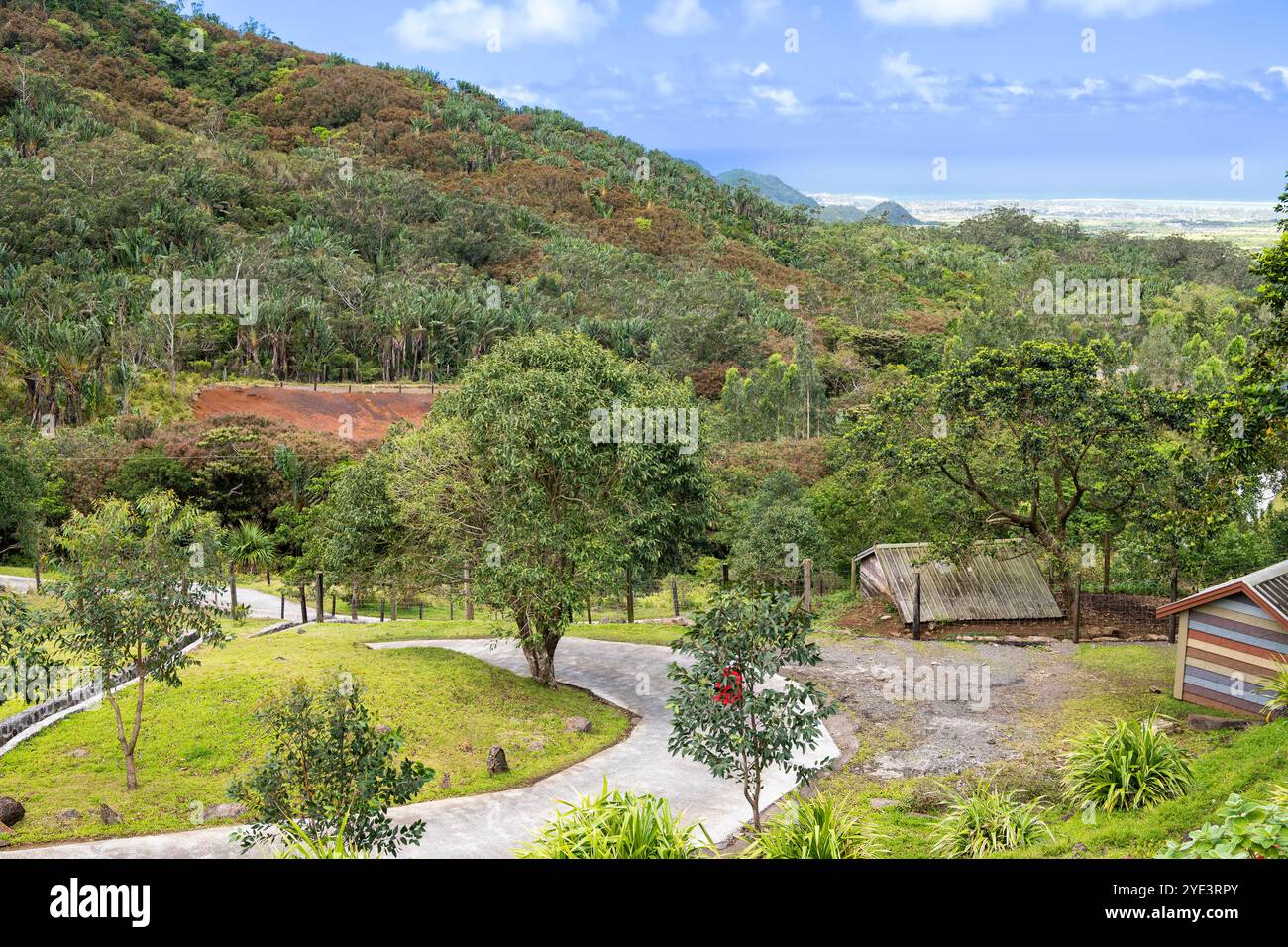 23 farbige Erde Naturpark, 23 coloured earth Park, La Vallee des ...