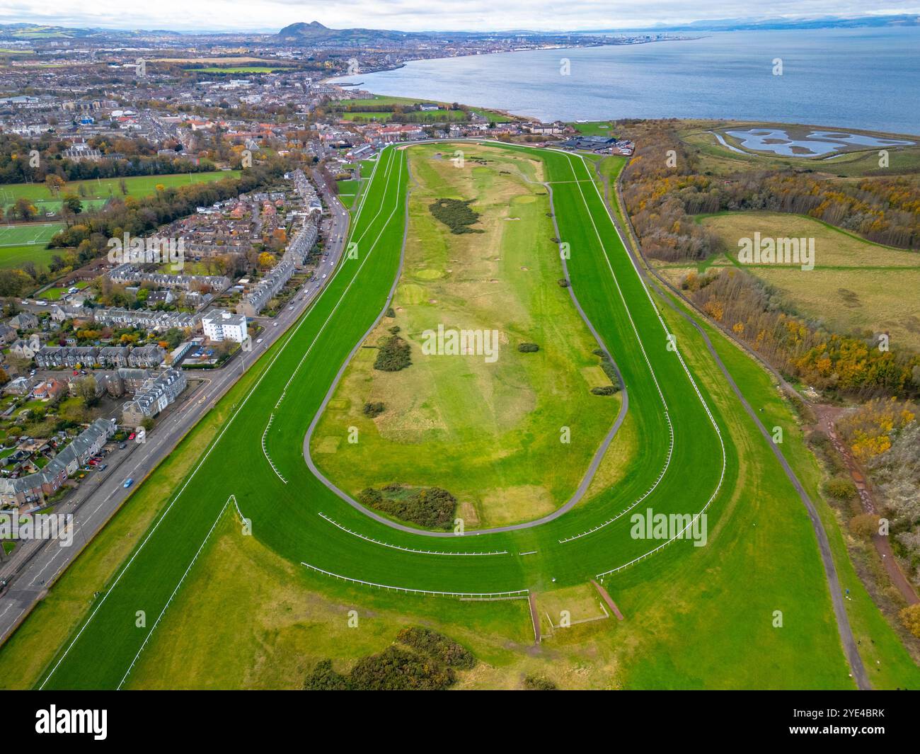 Musselburgh Inner Wheel Horse racing musselburgh racecourse hi-res stock photography and images ...