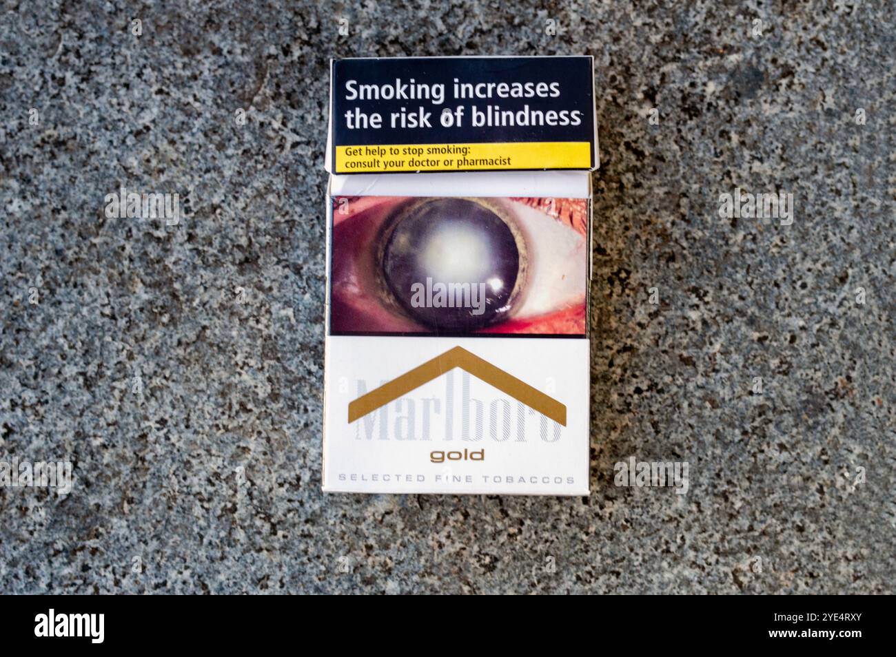 can cigarettes cause blindness Smoking cause blindness hi-res stock photography and images
