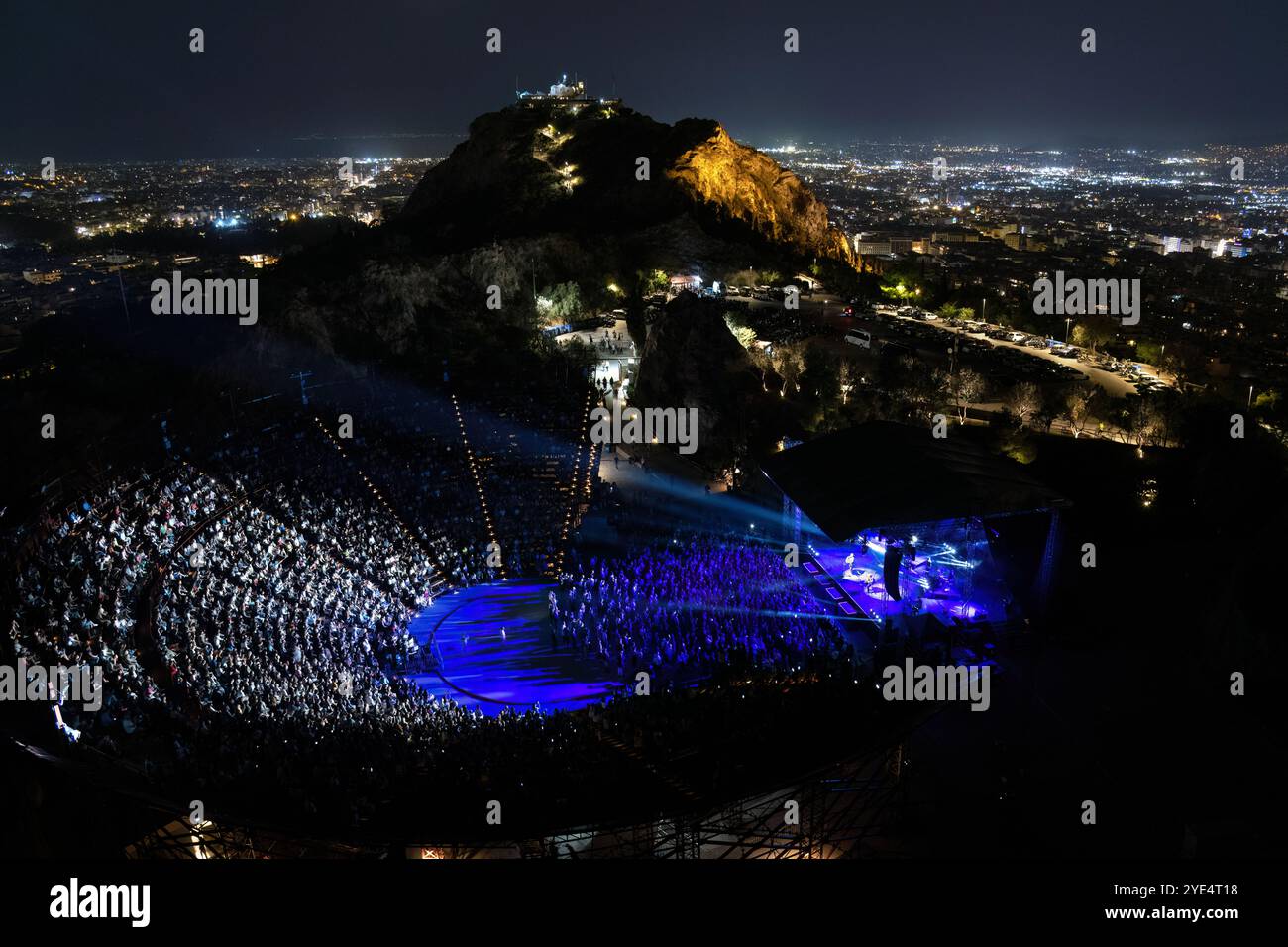Amphitheater concert hi-res stock photography and images - Alamy