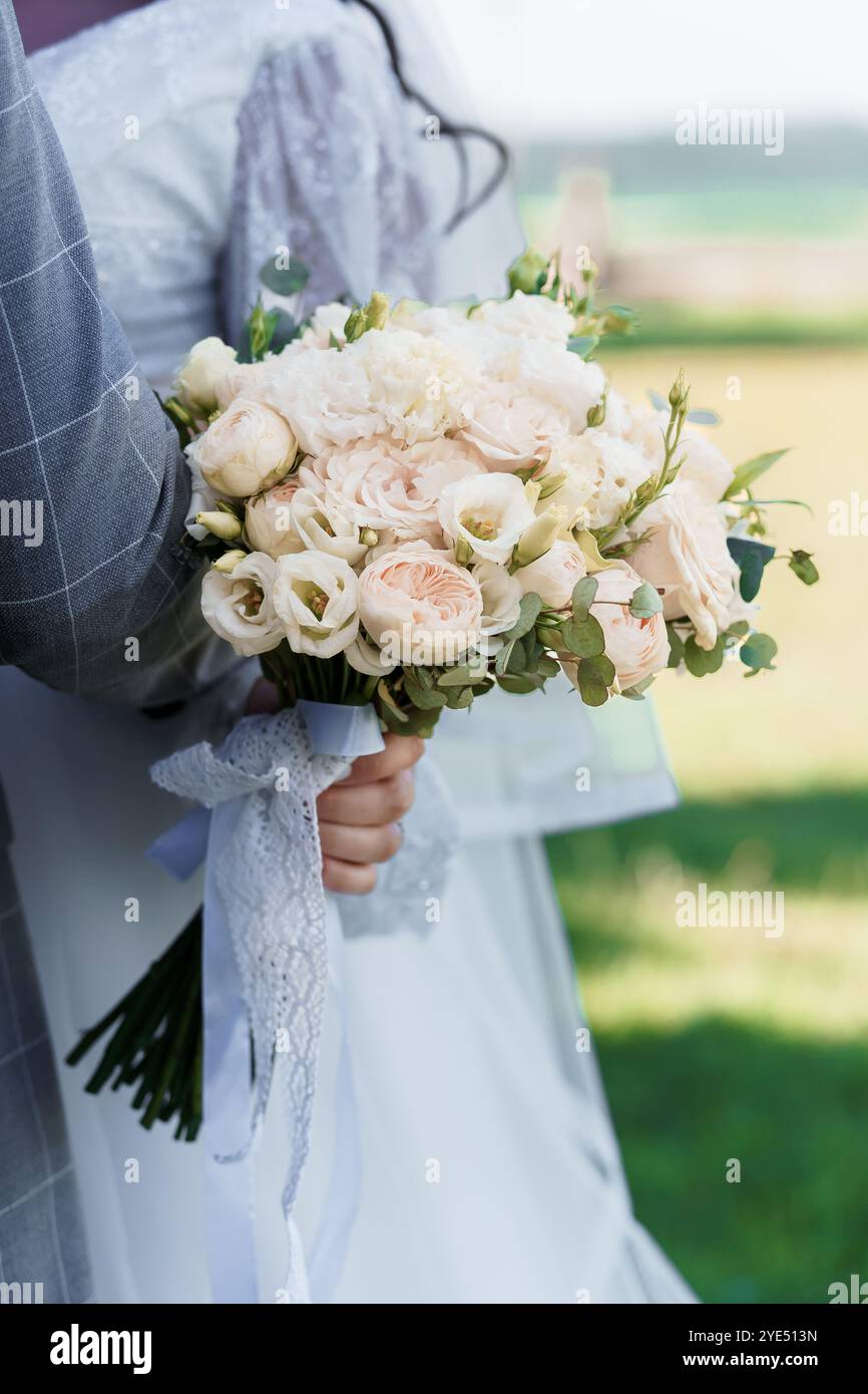 Romantic bridal bouquet hi-res stock photography and images - Alamy