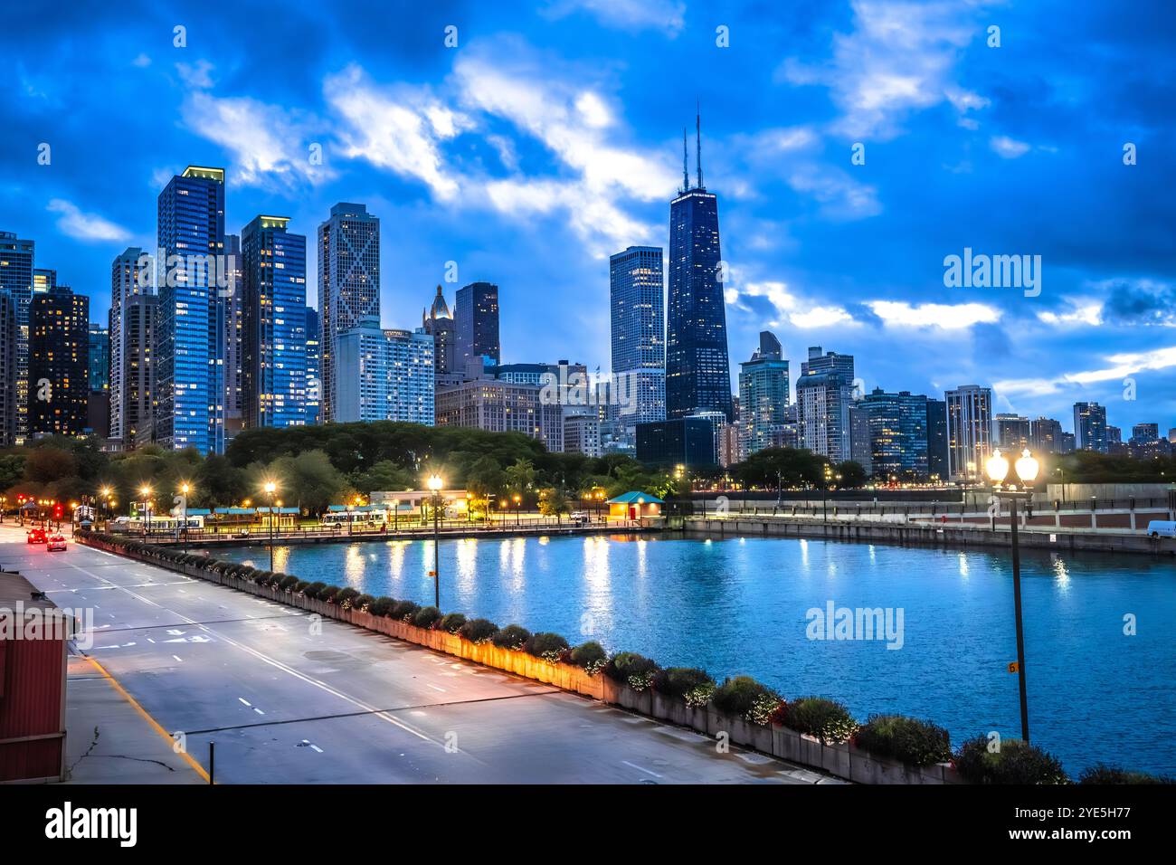 Navy pier ferris wheel chicago skyline hi-res stock photography and ...