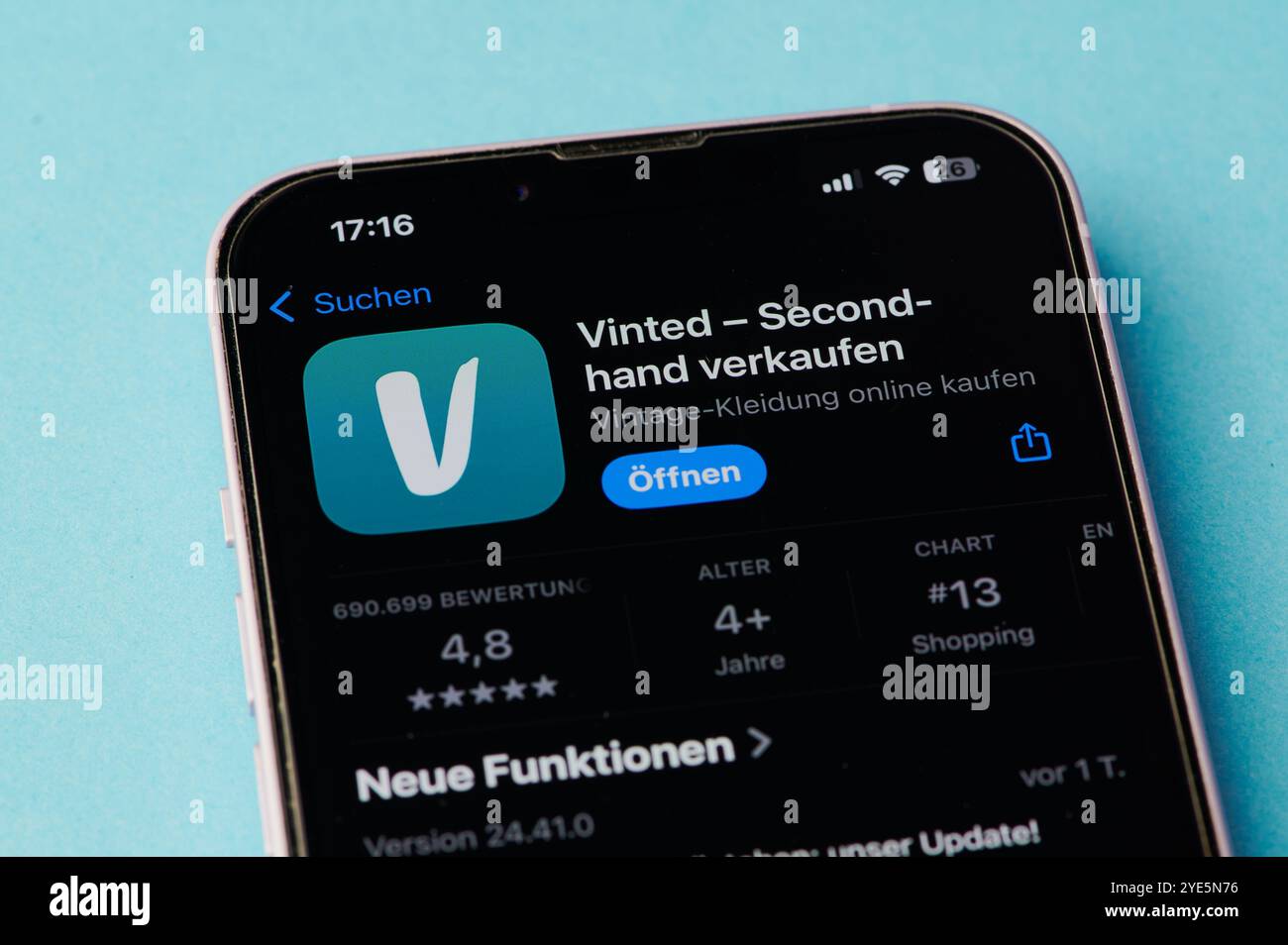 Vinted logo hi-res stock photography and images - Alamy