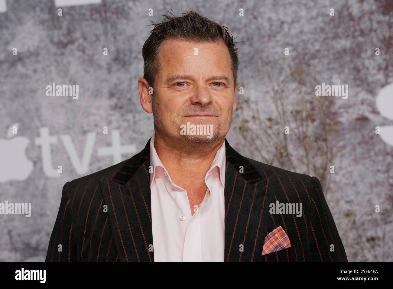 Steve Zahn poses for photographers upon arrival at the premiere of