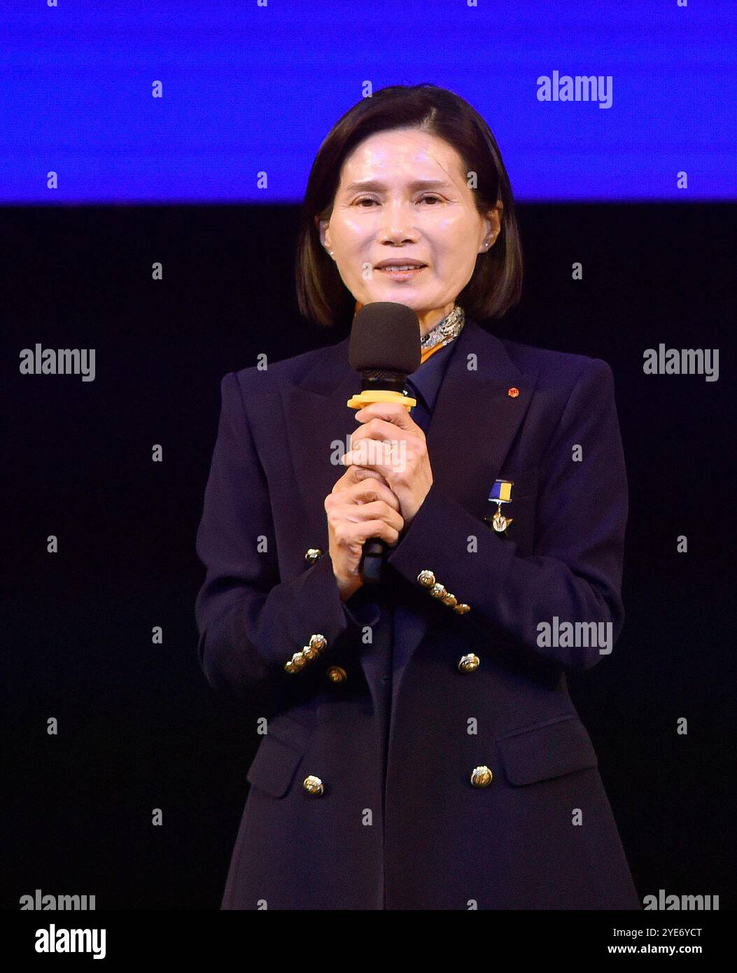 Geun suk hi-res stock photography and images - Alamy, image size:1053x1390