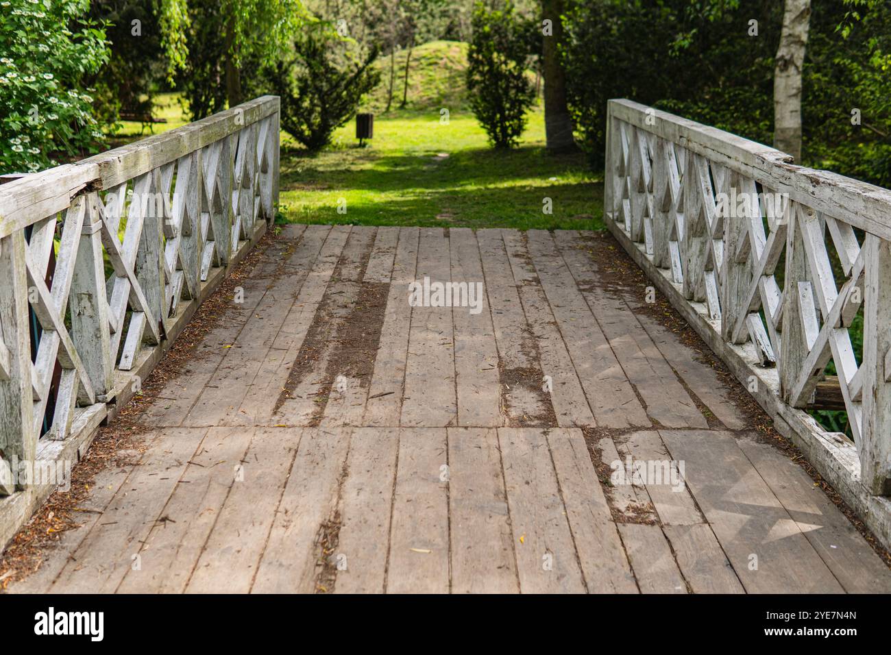 Old wooden railings hi-res stock photography and images - Alamy
