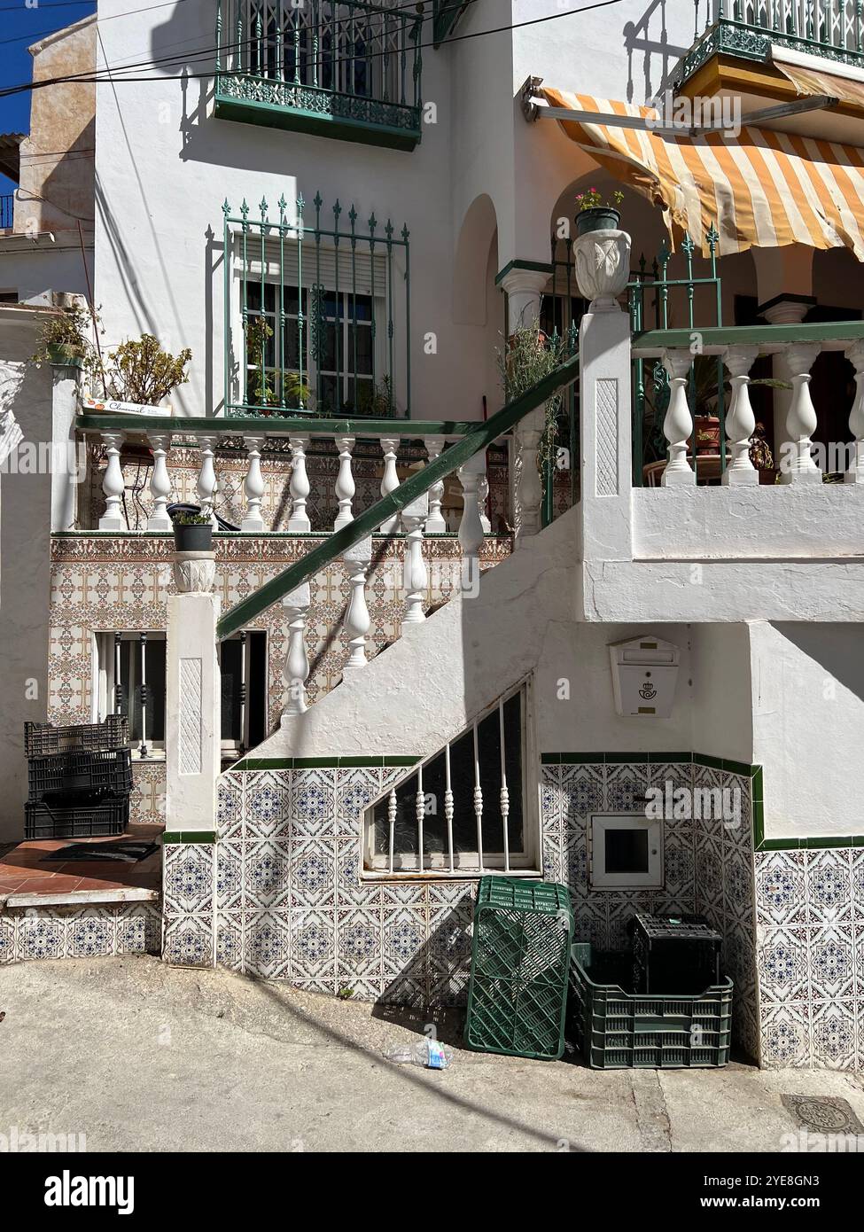 Traditional spanish housing hi-res stock photography and images - Alamy